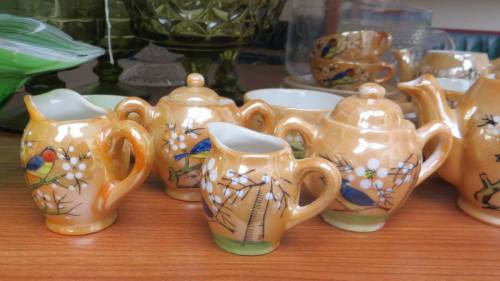 I found it very hard to resist this tea set.  What saved me is not having room for it.
