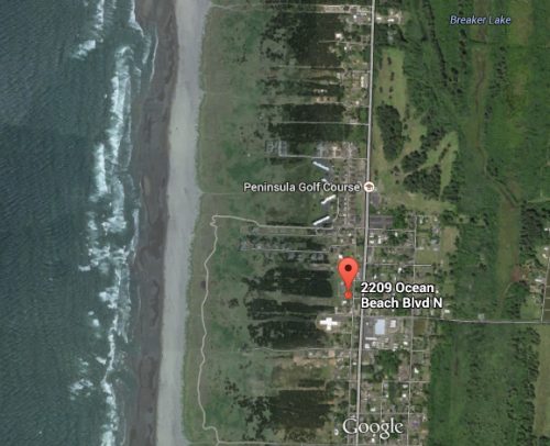 Anchorage Cottages: It's a short walk through beach pines and dunes to the beach.
