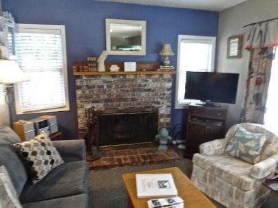 Quinn Cottage living room